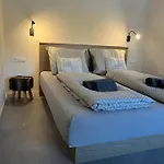 Apartment I&n *