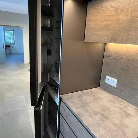 Apartment I&n *